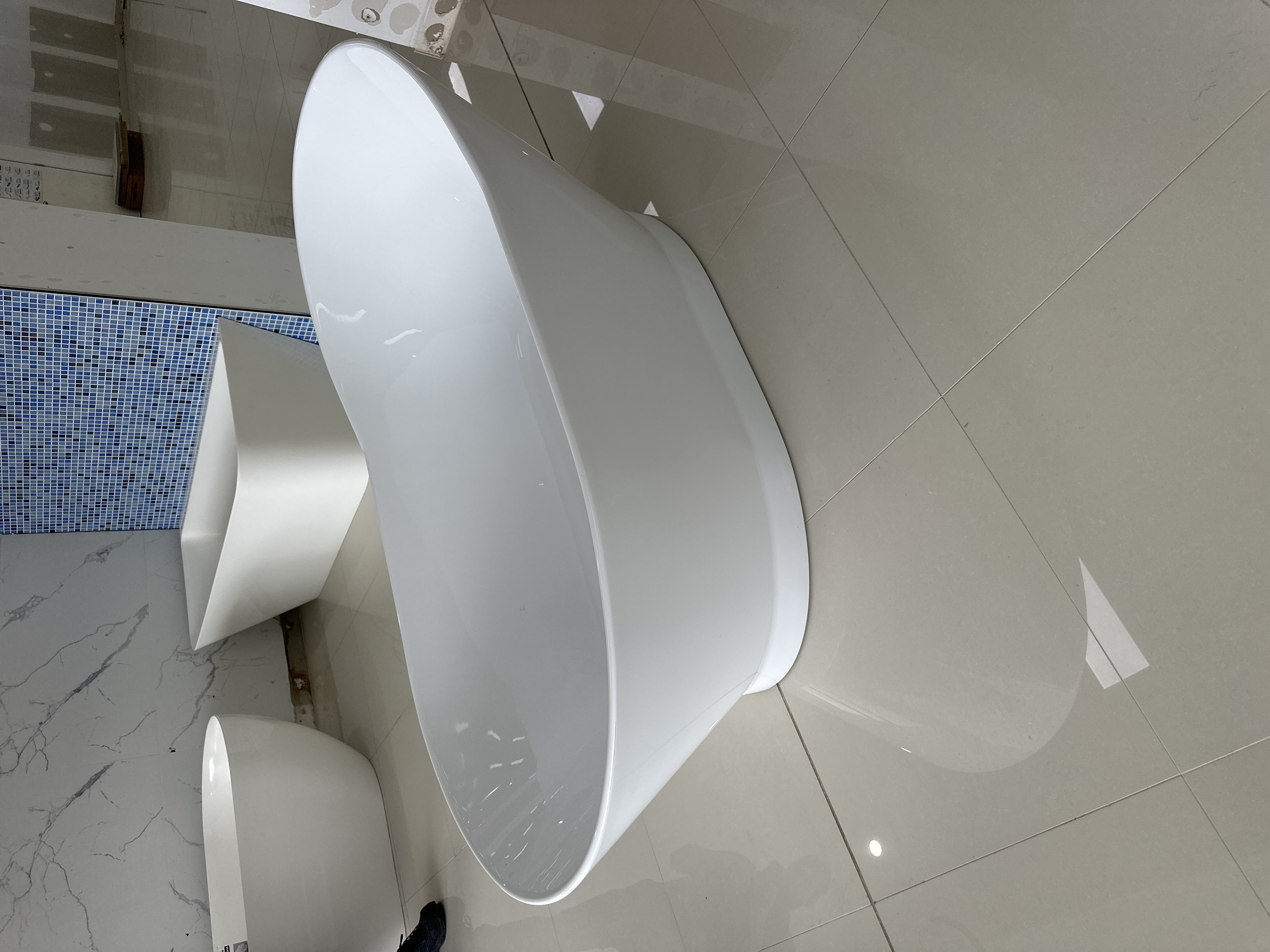 London Gloss Freestanding Bathtub - Baths