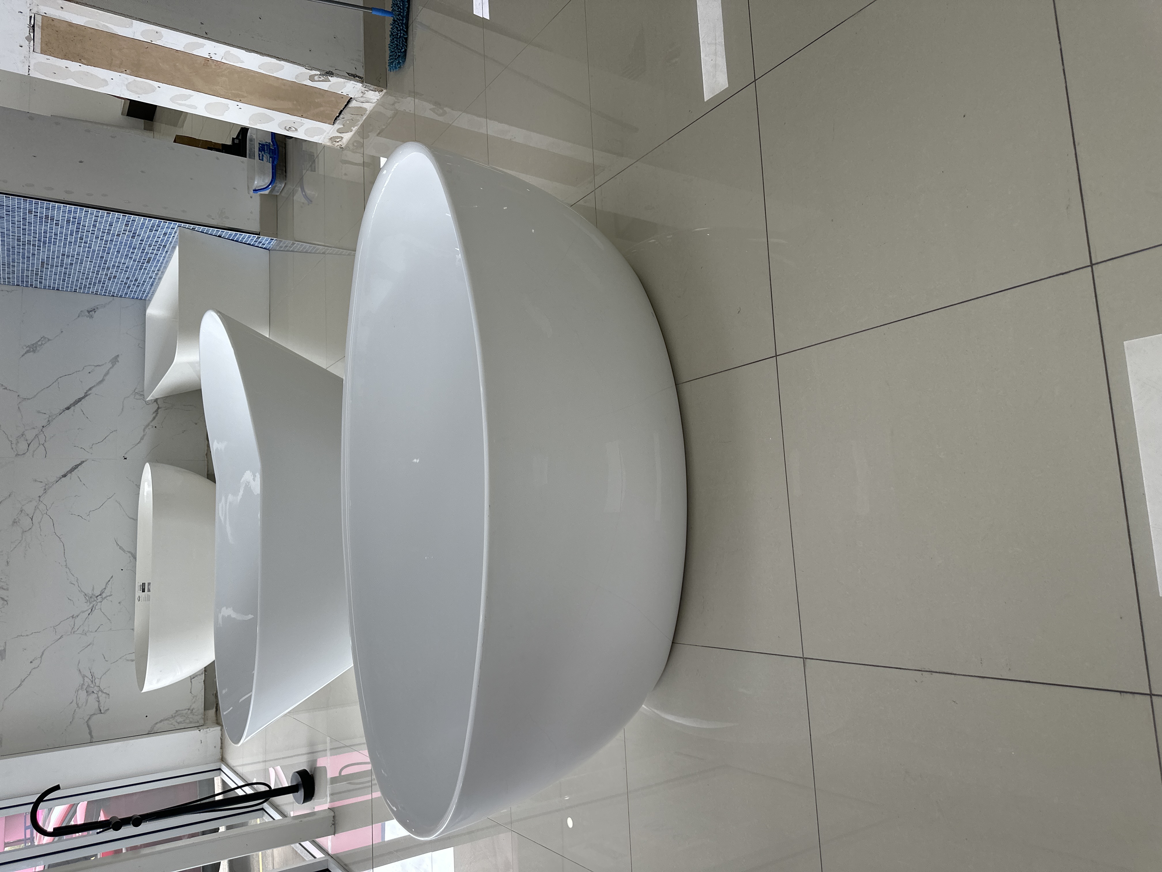 Vinny Egg White Gloss Freestanding Bathtub - Baths